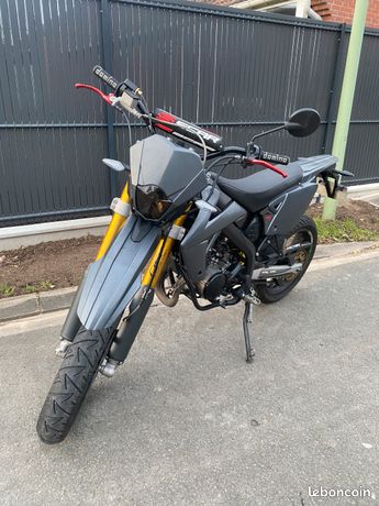 Moto Rieju MRT SM Pro 50cc - Une moto haut de gamme