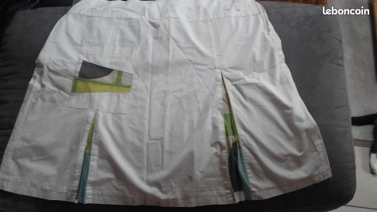 Jupe d'été blanche avec motifs (image 1)
