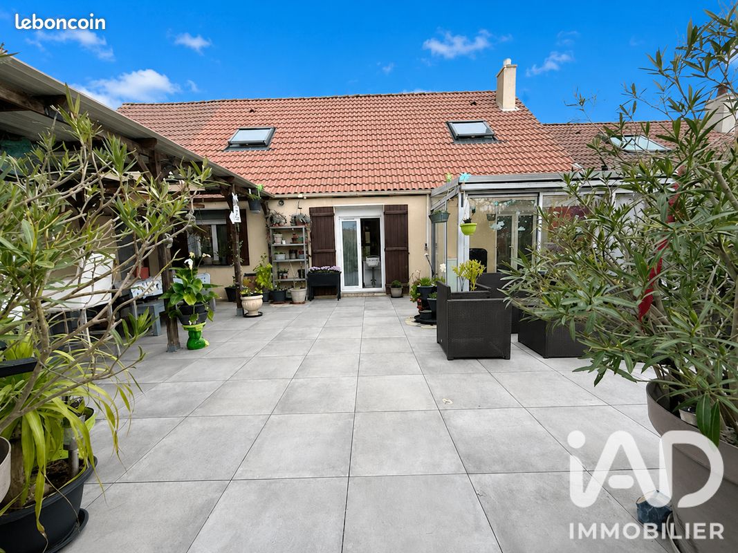 Maison 7 pièces 127 m² · à Jouy-le-Moutier · 127 m² · 369 990 €