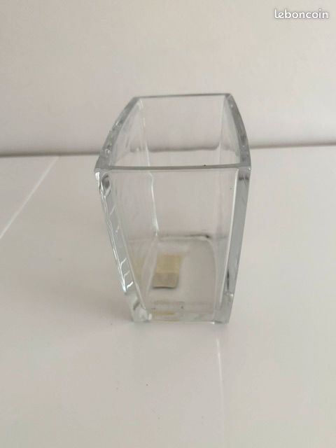 Vase en cristal. Etat neuf (image 2)