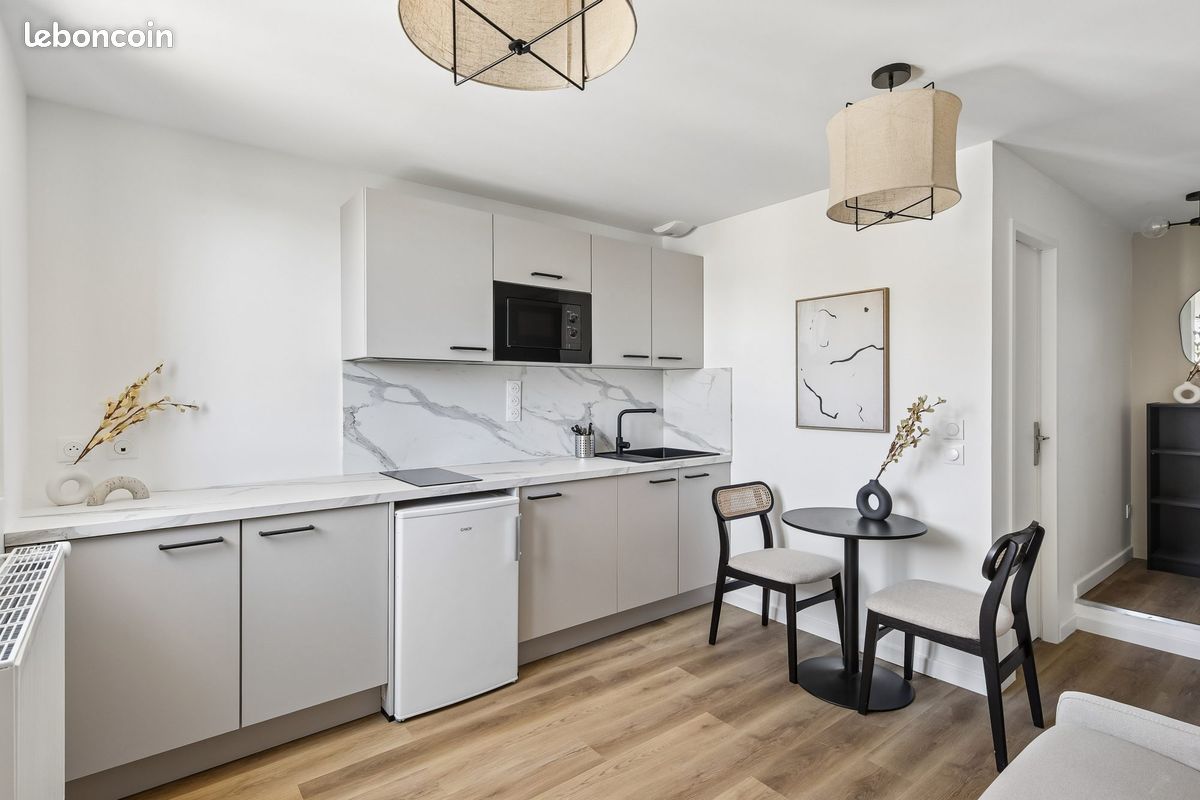 Appartement 1 pièce 17 m² · à Tassin-la-Demi-Lune · 17 m² · 650 €/mois
