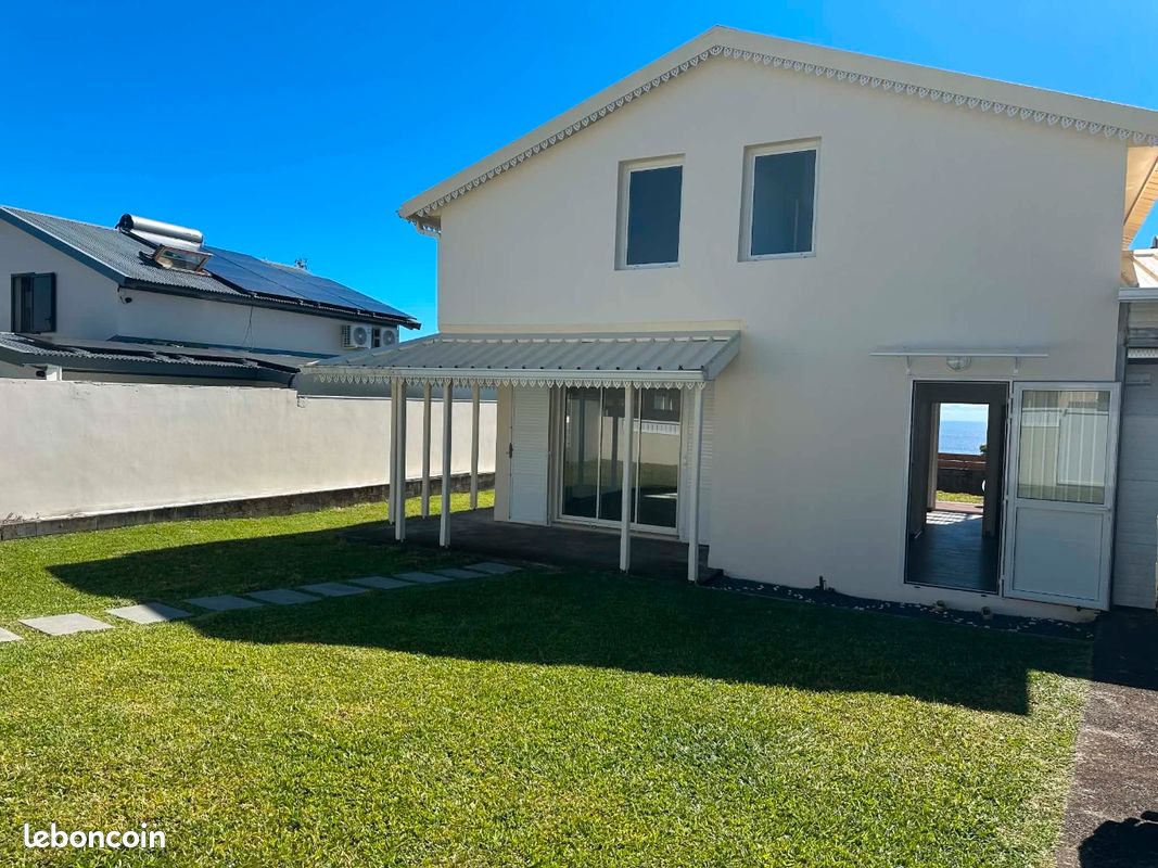 Maison 5 pièces 85 m² · à Sainte-Suzanne · 85 m² · 330 000 €