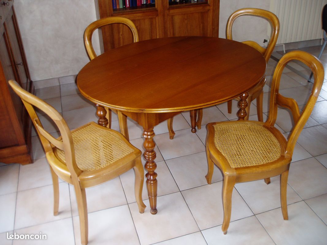 Table + 4 chaises en merisier massif style Louis Philippe - Ameublement