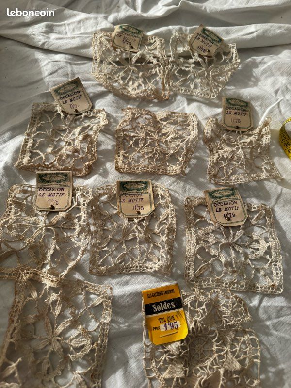 Rare lot de 10 motifs carrés anciens en dentelle – Échantillons Jeanne Hallée – Belle Époque (image 1)