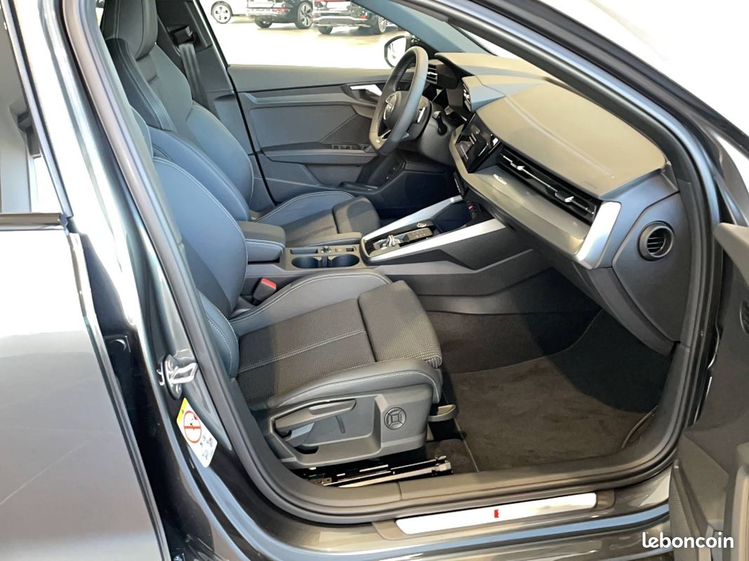 AUDI A3 Sportback 40 TFSIe 204 S tronic 6 S Line (image 12)