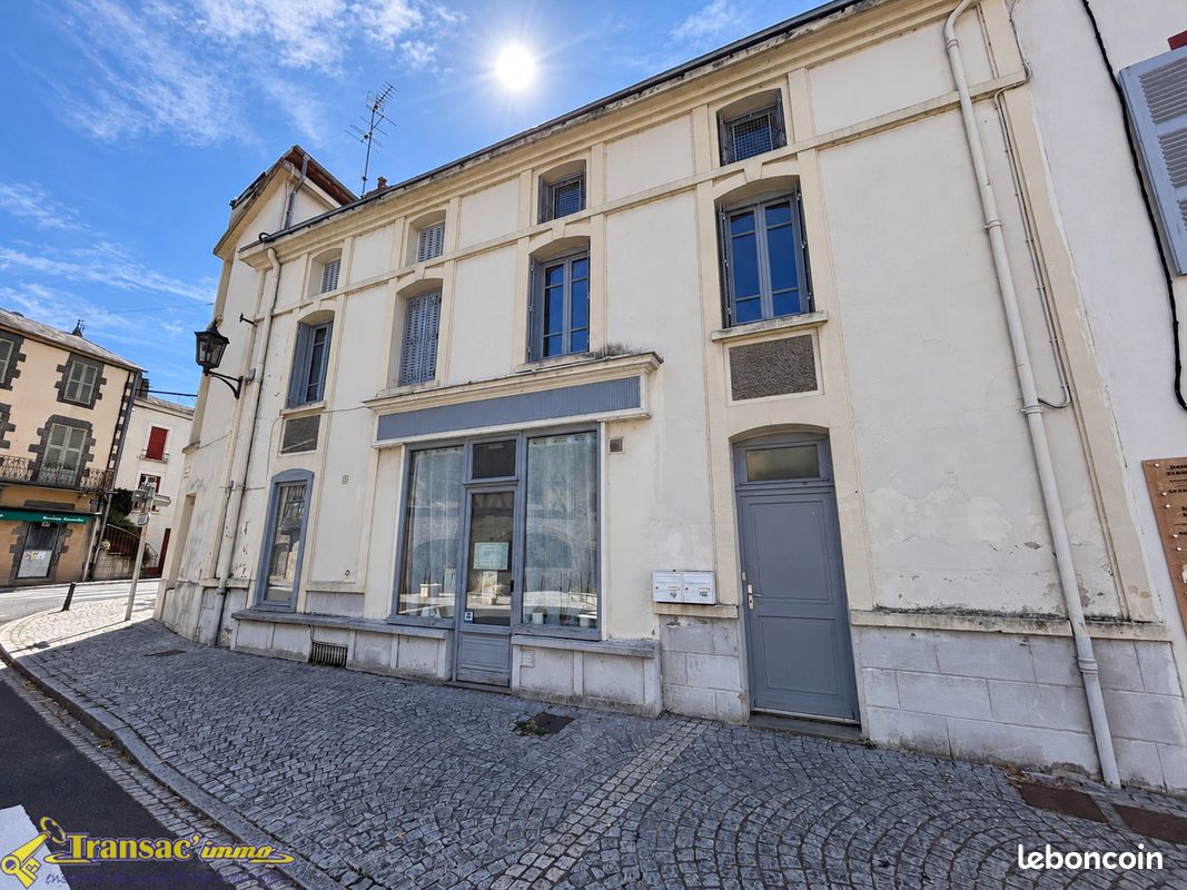 Immeuble 3 pièces 120 m² · à Châteldon · 120 m² · 137 000 €