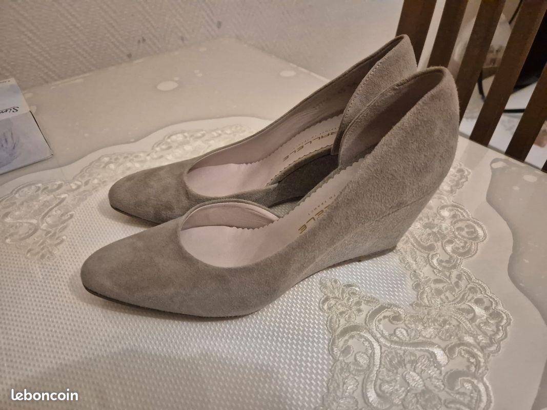 Jolis escarpins couleur beige (image 4)