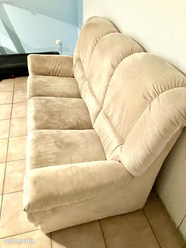 Canapé beige 3 places , 2 places et fauteuil avec repose pied nubuck (image 1)