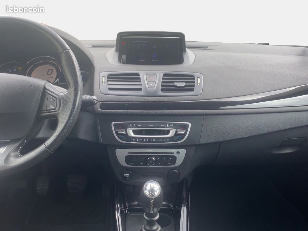 RENAULT MEGANE III ESTATE Estate III TCE 130 Energy eco2 Bose (image 14)