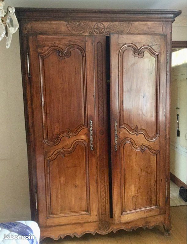 Belle armoire en noyer d'époque XVIII ème