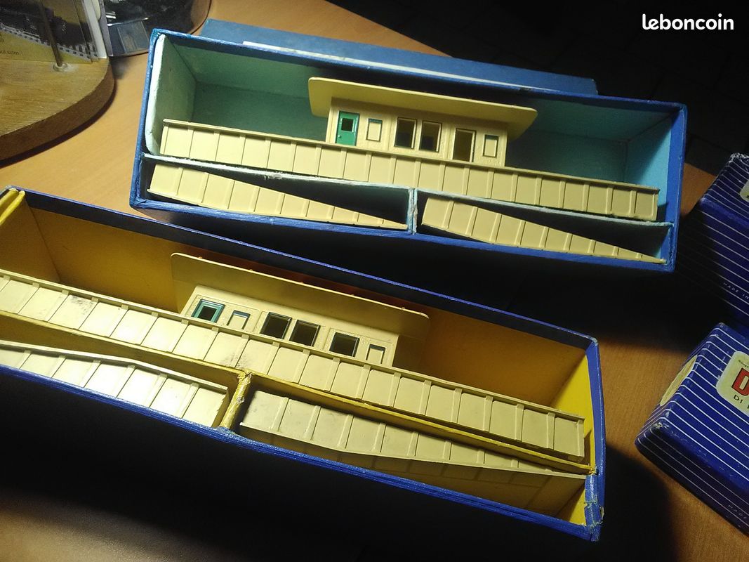 1 HORNBY Passage à niveau avec maison garde barrière train échelle 0