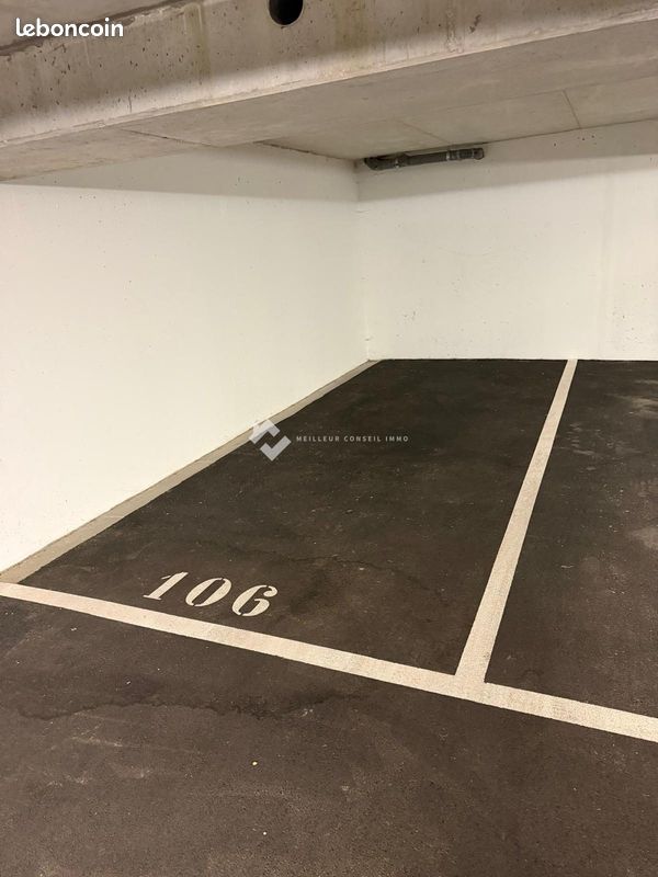 Parking 12 m² · à Savigny-le-Temple · 12 m² · 70 €/mois