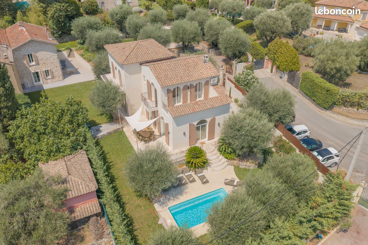 Maison 8 pièces 245 m² · à Grasse · 245 m² · 7 000 €