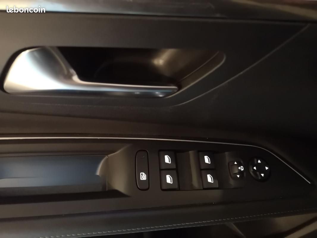 Peugeot 3008 BLUEHDI 130CH S&S EAT8 ALLURE (image 32)