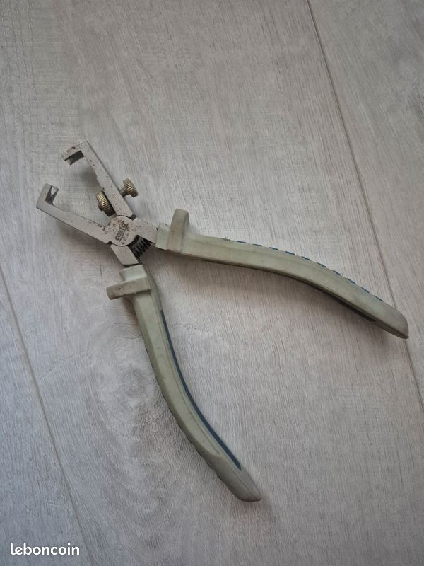 Pince à dénuder (image 1)