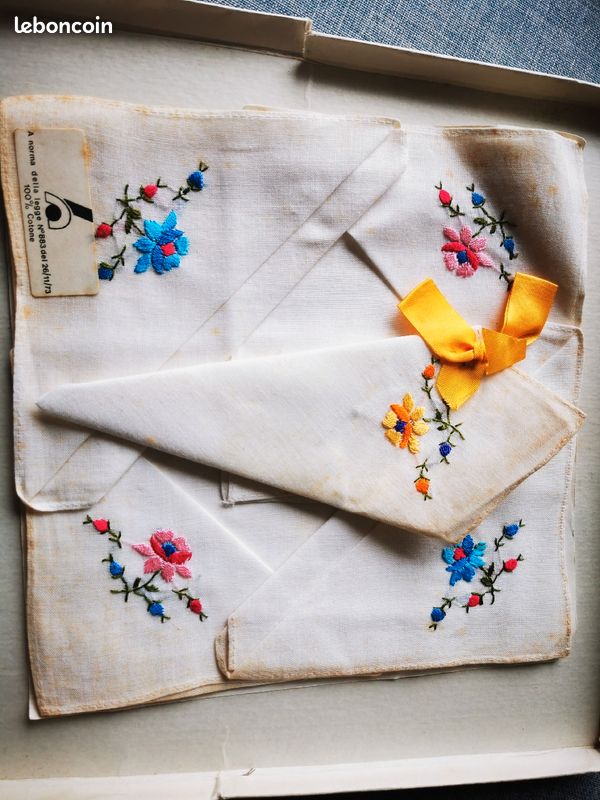 Vintage années 70 : lot de mouchoirs brodés (image 1)