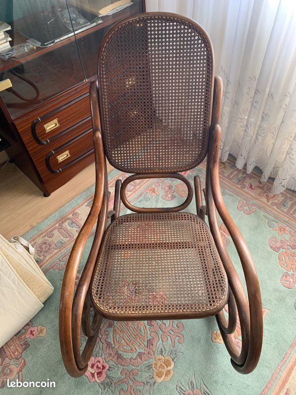 Rocking chair (image 1)