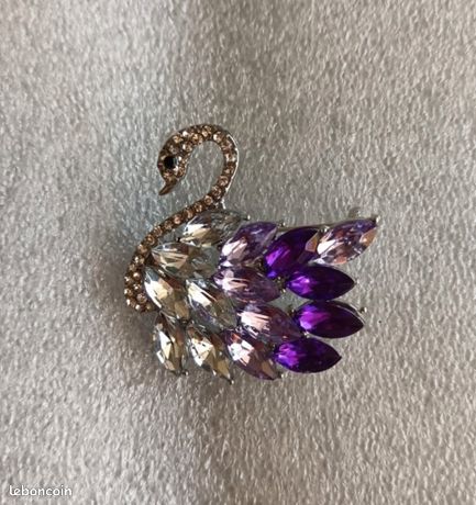 Broche vintage en résine signée Gene Ghis - Montres & Bijoux