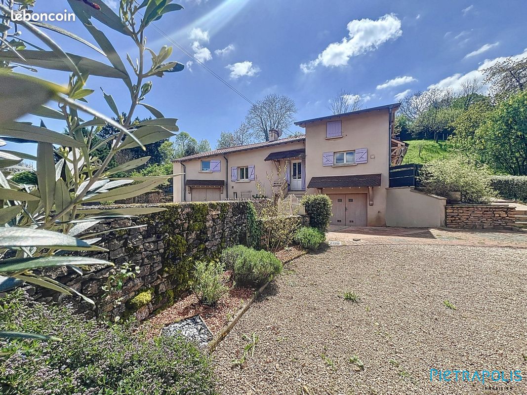 Maison 7 pièces 185 m² · à Pierreclos · 185 m² · 310 000 €
