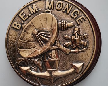 Insigne De Béret Marine Française - Blason Bâtiment VAR Ravitailleur Commandement, Occasion