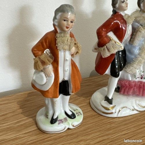 Vintage Lot De Figurines Anciennes Personnages À Dentelles Porcelaine? (image 2)
