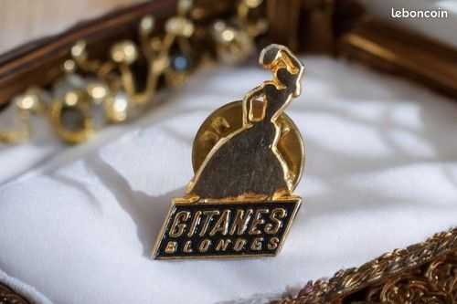 Pin's Vintage Gitanes Blondes Danseuse Doré