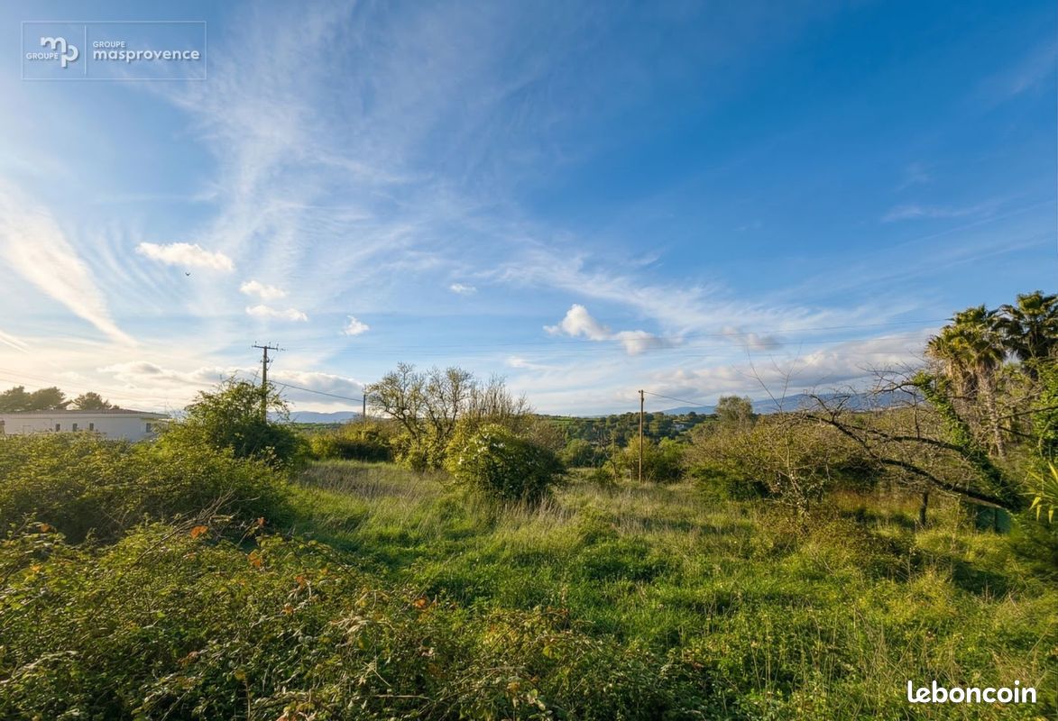 Terrain à bâtir de 1052 m² à MOUGINS (06) · 499 000 €