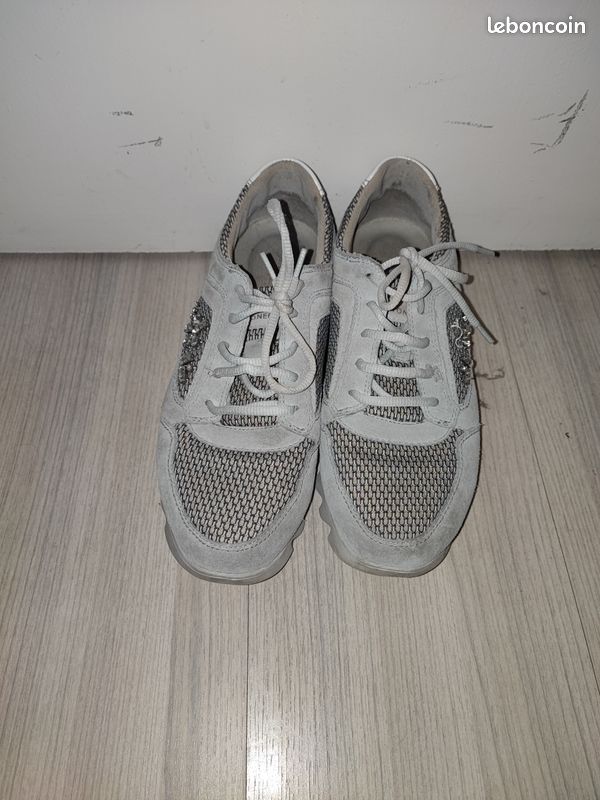 Sneakers (image 2)