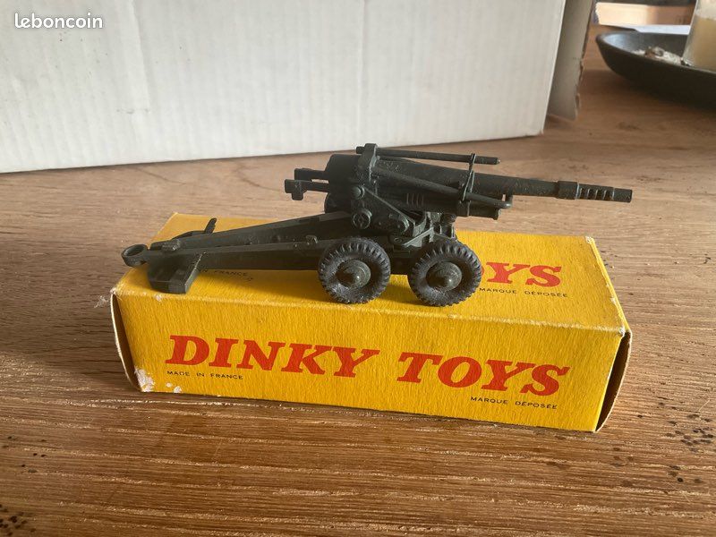 Véhicule militaire dinky toys avec 5 soldats 1/43 - Collection