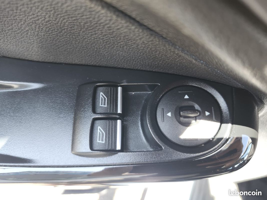 FORD Fiesta 1.5 TDCI 95ch - Titanium (image 23)