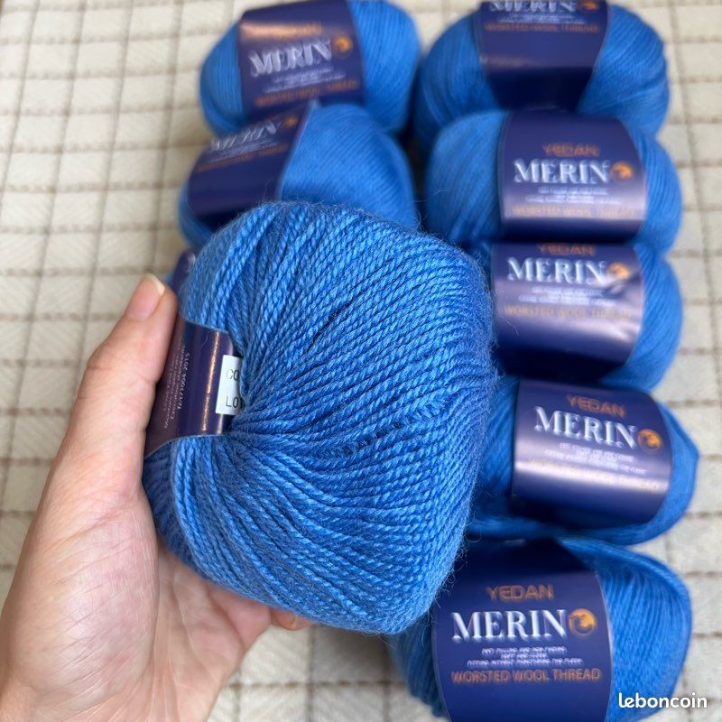 Lot De Laines Bleus Divers - 285 Grammes Au Total + Aiguilles à Tricoter Offertes