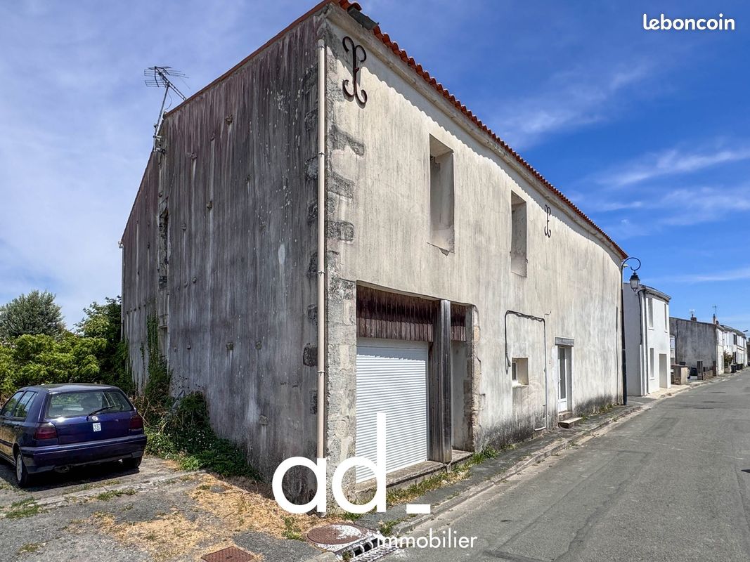 Immeuble 311 m² · à Esnandes · 311 m² · 212 000 €