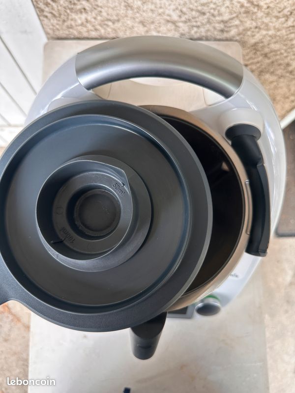 Thermomix TM6 avec tous ses accessoires (varoma, fouet, notices...) Facture avril 2020 (image 10)