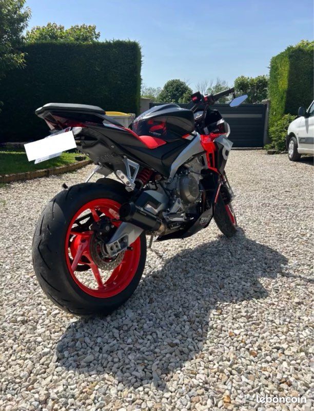 Aprilia Tuono (image 2)