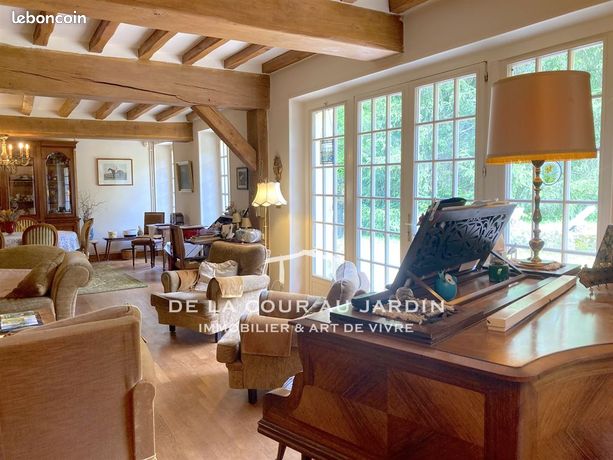 Propriété 7 pièces 179 m²