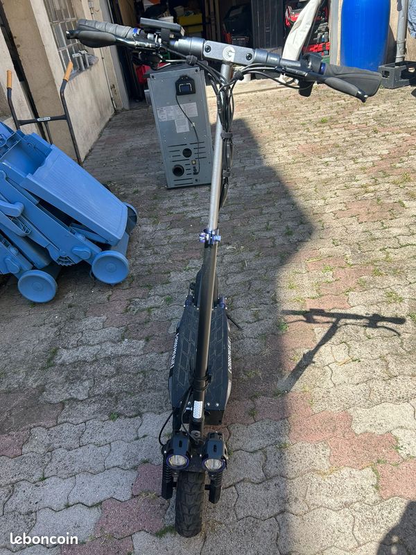 Vend trottinette électrique dans l état négociable (image 2)