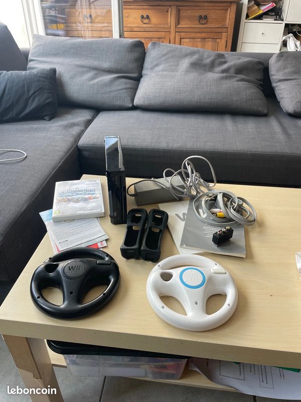 Console Wii Noire et Wii Fit Plus et Balance Board en boîte - Wii