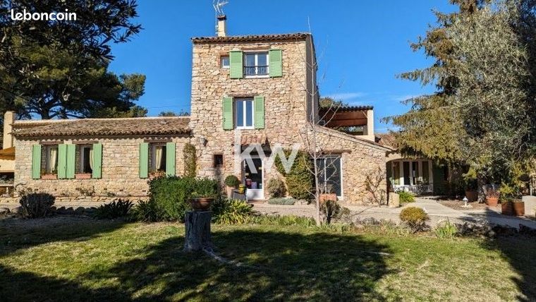 Maison 10 pièces 480 m²