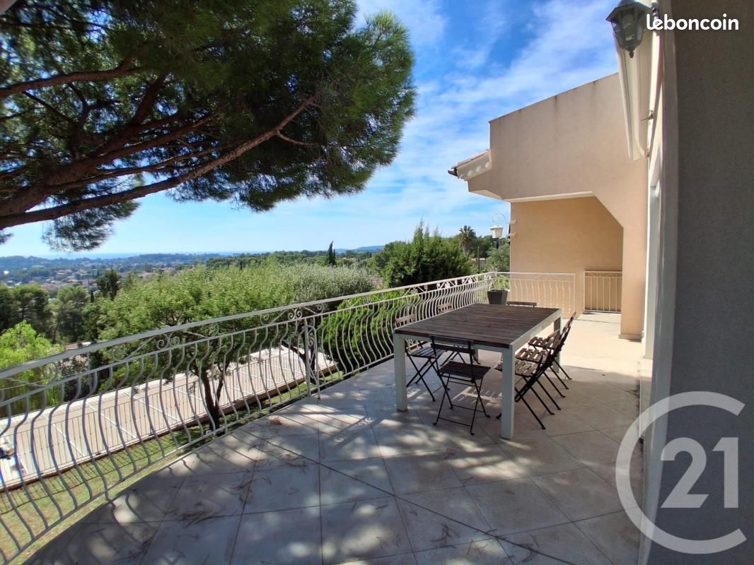 Maison 8 pièces 197 m² · à La Garde · 197 m² · 2 300 €/mois