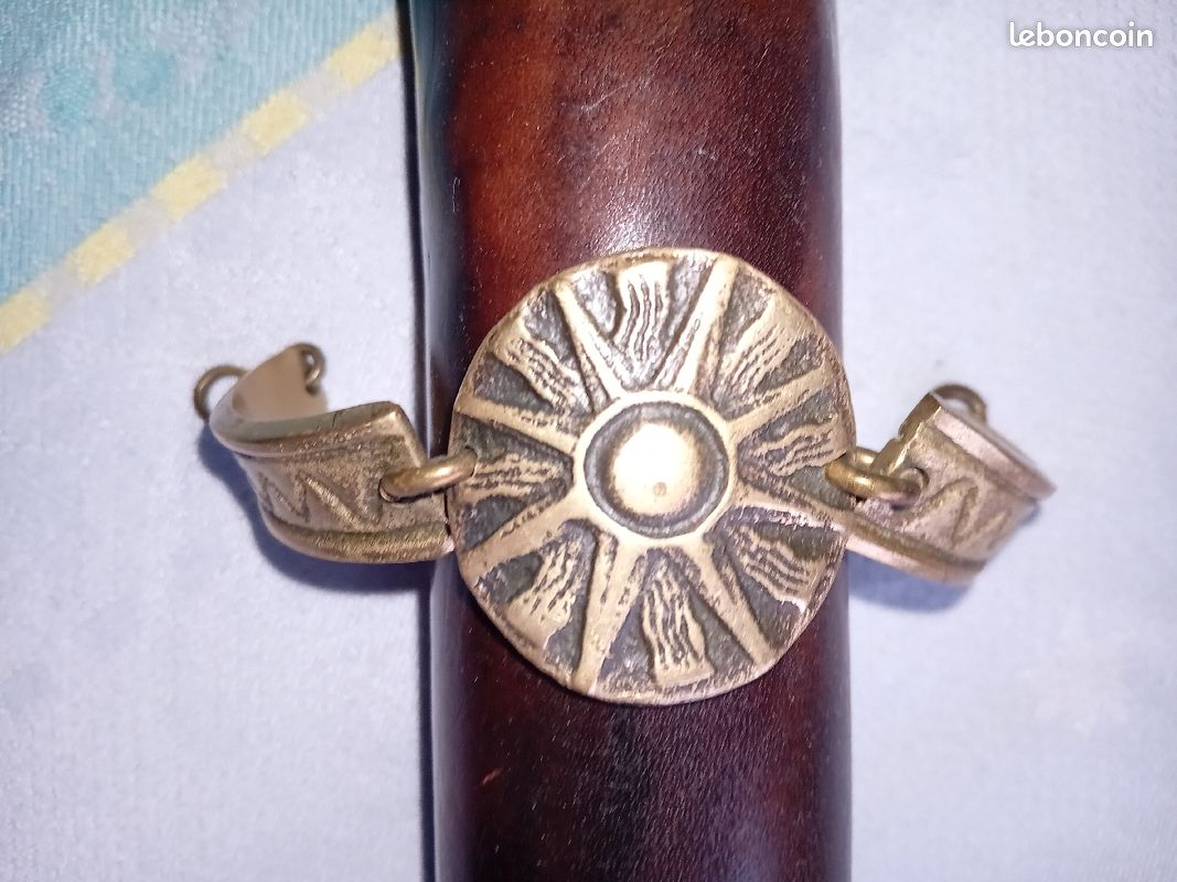 Bracelet en bronze signé (image 1)