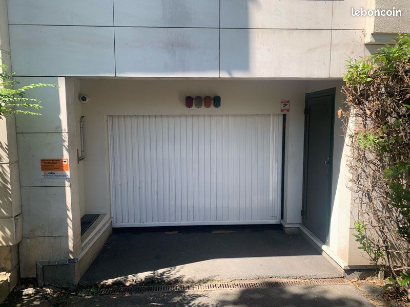 Parking sécurisé en sous-sol (image 1)