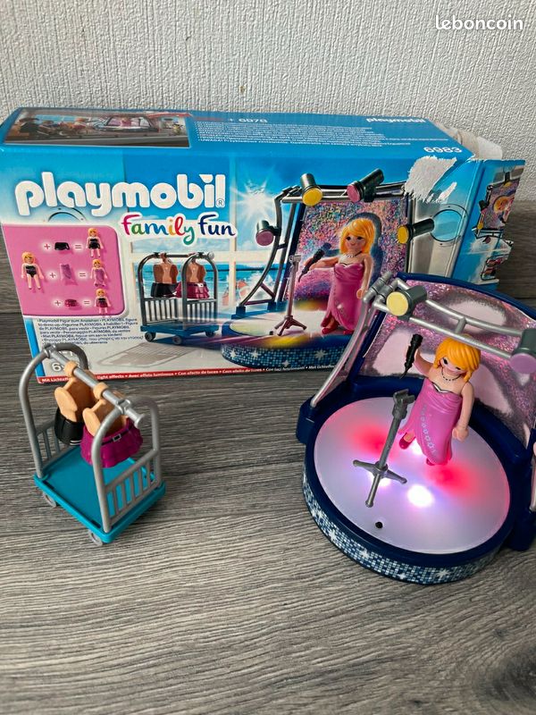 Playmobil chanteuse (image 1)