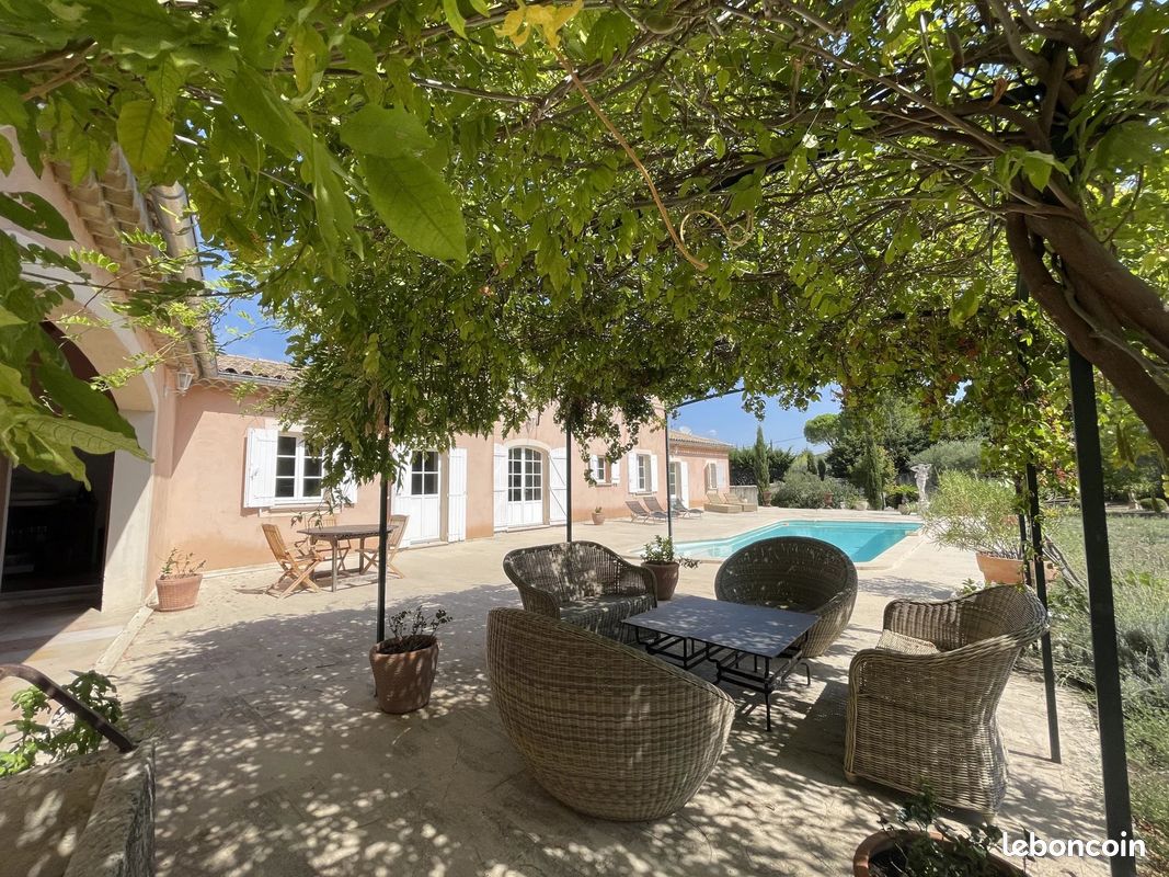 Maison 5 pièces 201 m² · à La Roque-sur-Pernes · 201 m² · 2 805 €/mois