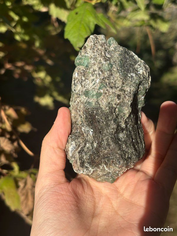 Émeraude Brute Colombienne Naturelle - Pierre Non Traitée, Taille 28x34 Mm, Opaque