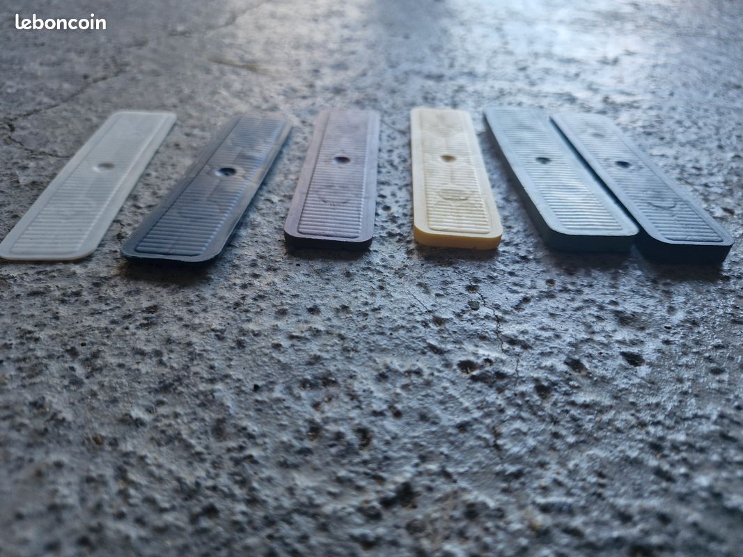Lot de cales de calage / vitrage plastiques (assortiment entamé) (image 1)