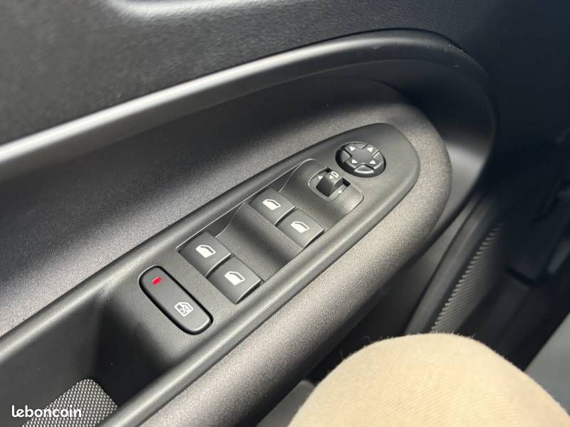 Alfa Romeo Junior 1.2 Ibrida 145 ch eDCT6 Speciale (image 21)
