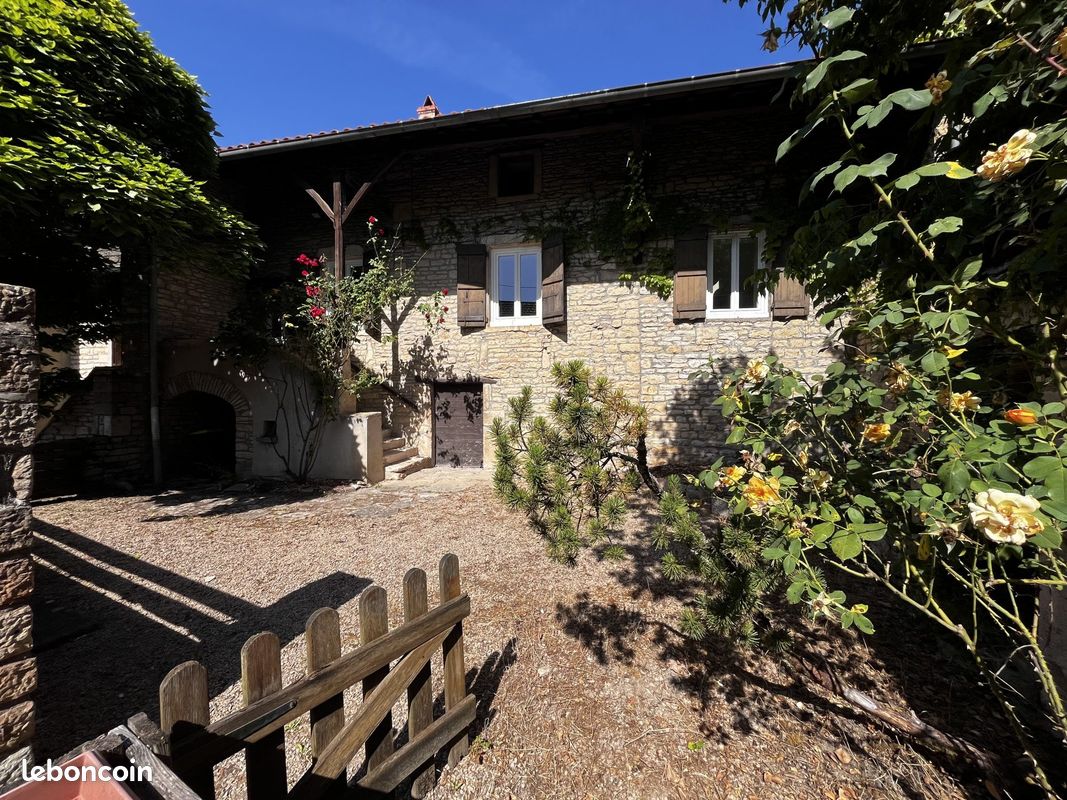 Maison 5 pièces 124 m² · à Cruzille · 124 m² · 188 000 €