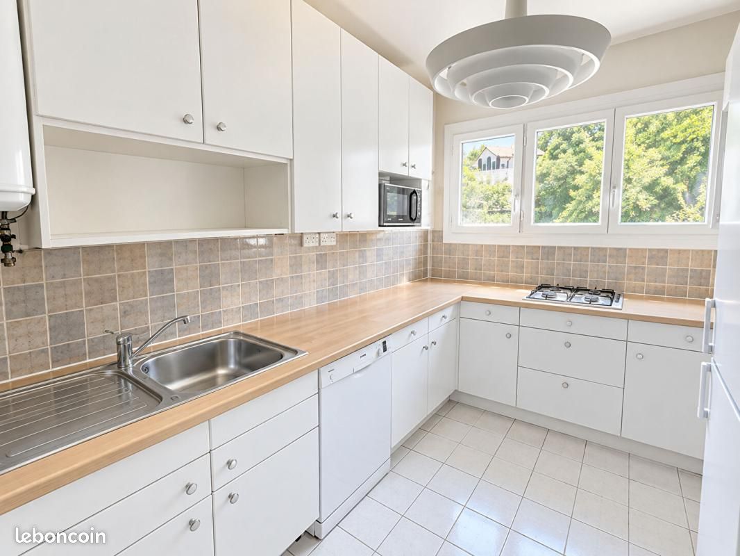 Appartement 2 pièces 44 m² · à Aix-en-Provence · 44 m² · 215 000 €