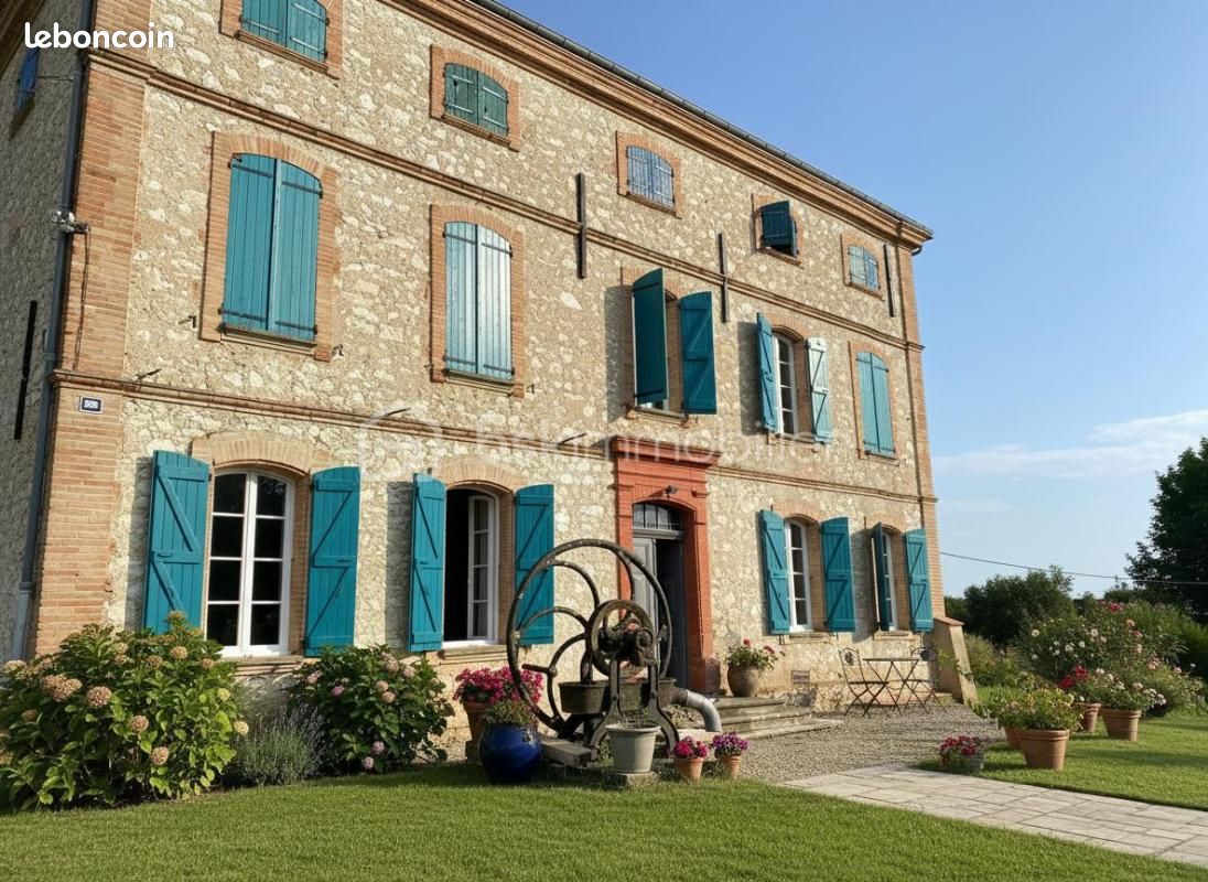 Maison 7 pièces 302 m² (image 1)