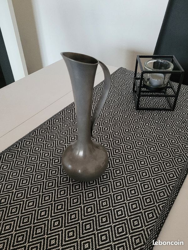 Vase / verseur en étain (image 3)